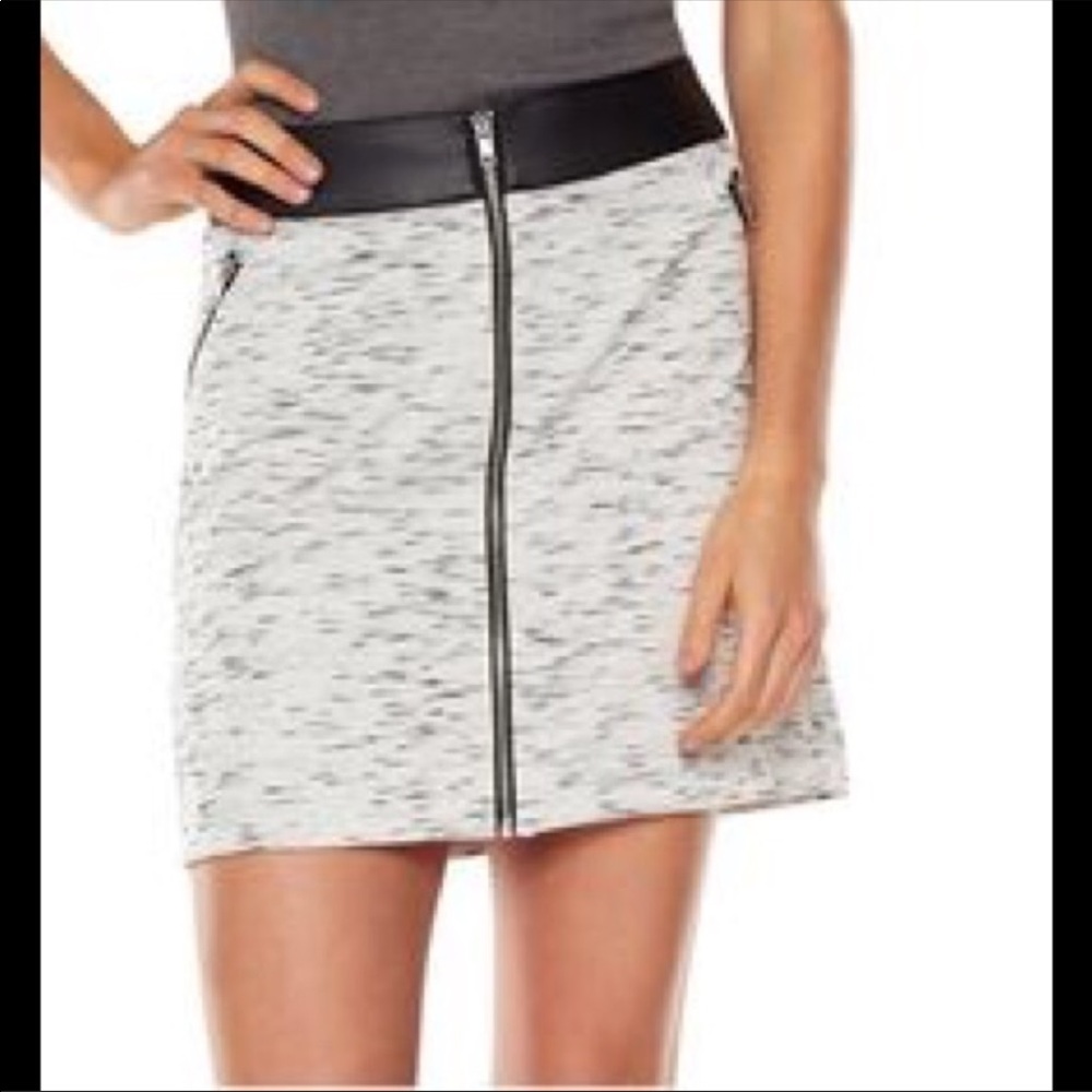 ROCK & REPUBLIC Women's Medium Zipper Accents